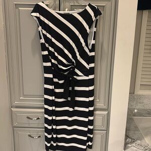 XL Ann Taylor black-and-white summer dress. Casual comfort.